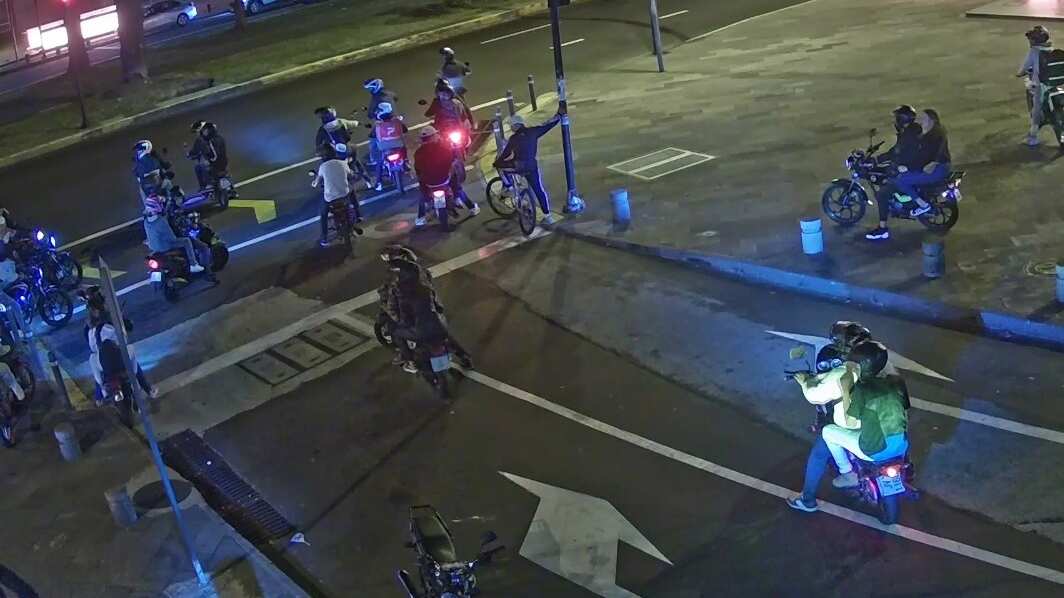 Denuncian que las carreras clandestinas regresaron a la avenida Los Shyris, norte de Quito