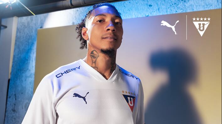 En un hotel de la capital, Liga de Quito presentó sus camisetas oficiales para 2024.