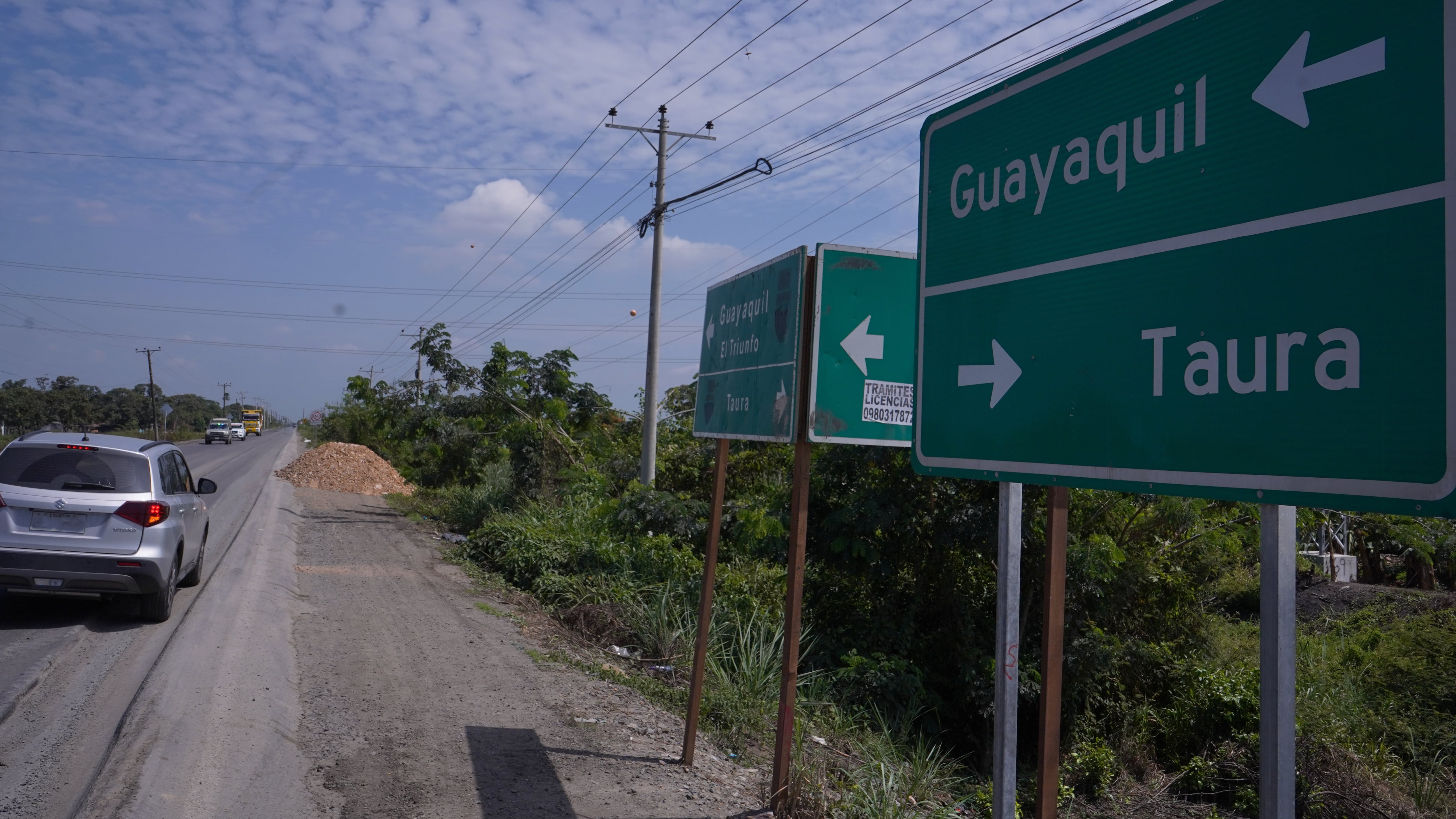 Taura, martes 24 de diciembre del 2024
Ingreso a la parroquia Taura en la vía Durán-Tambo, localidad dónde según Luis Arroyo, padre de 2 menores, los militares habrían dejados abandonados a los 4 menores, ahora desaparecidos