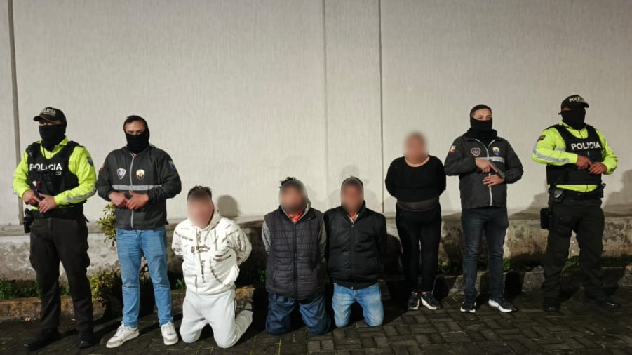 Alias “El Patrón” fue detenido en en el sur de Quito: operaría vendiendo droga desde una licorera y habría amenazado con matar a vecinos