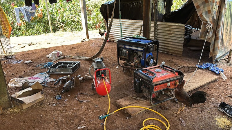 Fotos: evidencias decomisadas por los 11 militares antes de la emboscada en Alto Punino. Imagen: Ejército Ecuatoriano