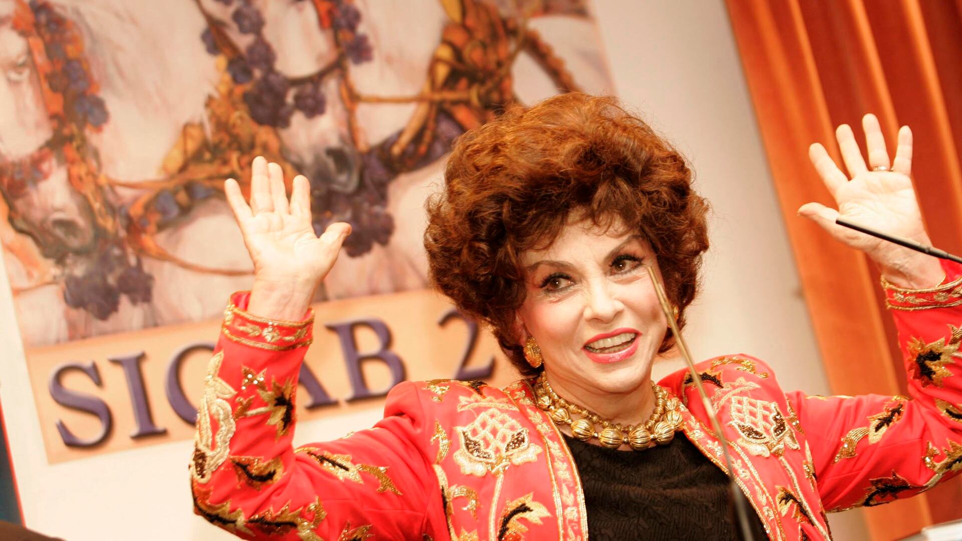 Gina Lollobrigida, mítica actriz italiana, fallecida este lunes a los 95 años, tuvo una vida de película, empedrada por joyas y glamour.