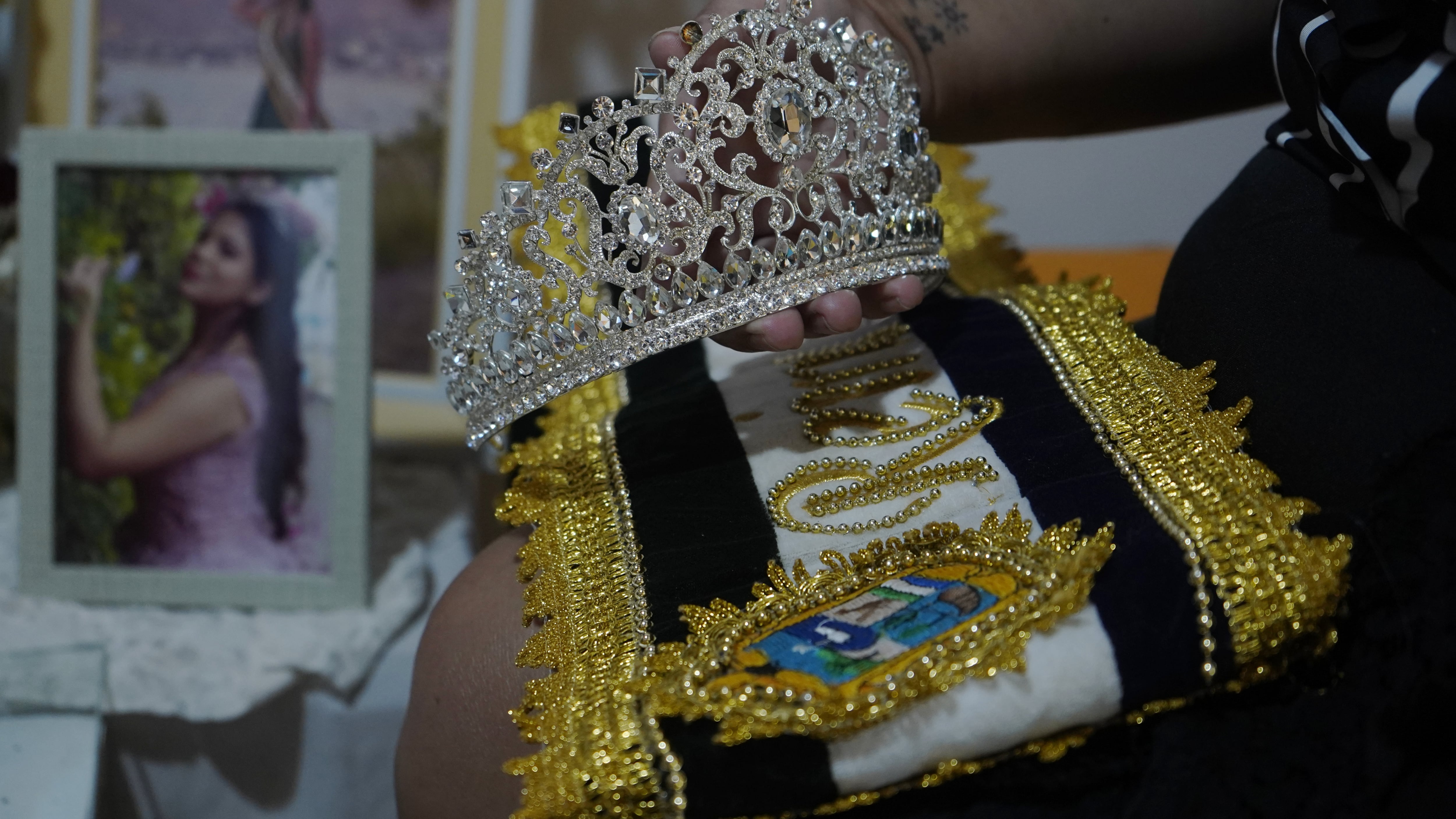 Puerto López, viernes 27 de febrero del 2026
Hoy se cumplen 2 meses de su desaparición, el 27 de diciembre del 2025 fue la última vez que vieron a Alina Piguave, exreina de Puerto López, desapareció mientras estaba en el velorio de su novio, a quien habían asesinado. Hasta ahora no tienen información. En la gráfica su padre Byron Piguave
Fotos: César Muñoz/API