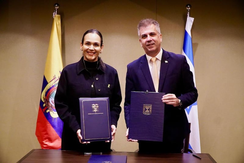 Ecuador e Israel firman acuerdo para impulsar energías renovables y tecnología energética