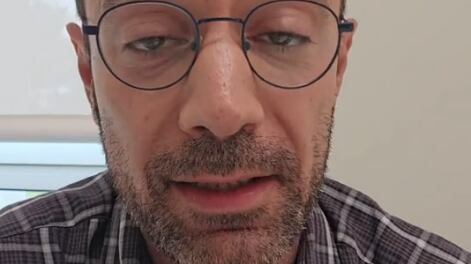 Influencer amenza a profesor