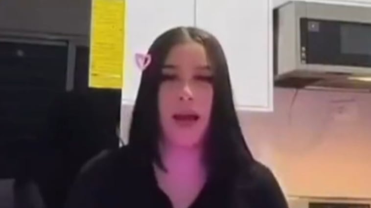 Influencer agrede a su bebé durante transmisión en vivo: “si lo que quiere son golpes, golpes le voy a dar”