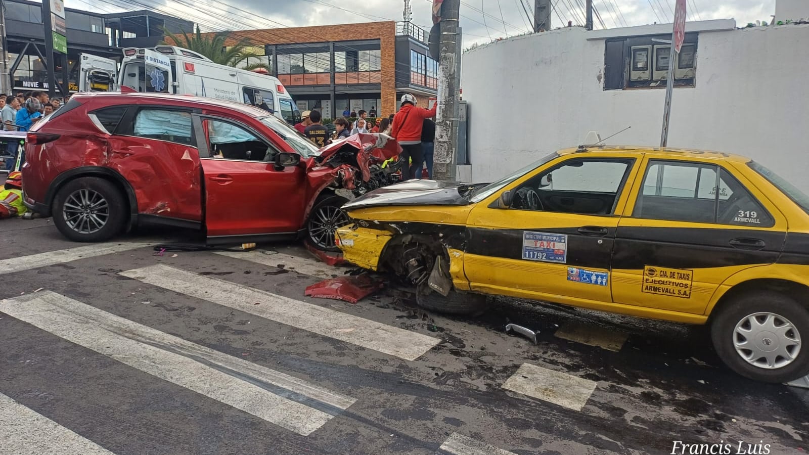 Quito: accidente de tránsito deja varios heridos en El Tingo
