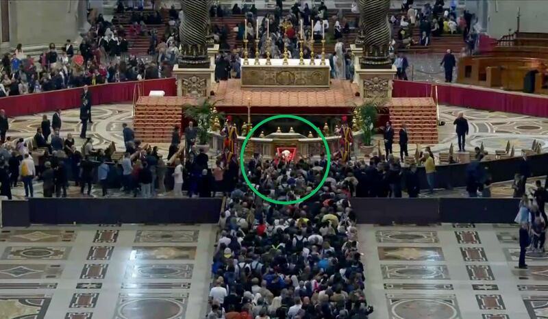 Video: Filas de más de seis horas para despedir al papa Francisco en el Vaticano