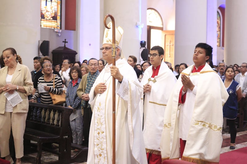 El ahora Papa León XIV cuando era Obispo en Chiclayo en Santa María Catedral
