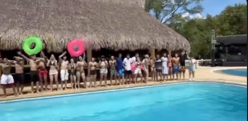 Estudiantes del Liceo Antioqueño de Bello disfrutando su paseo de fin de curso antes de la tragedia.
