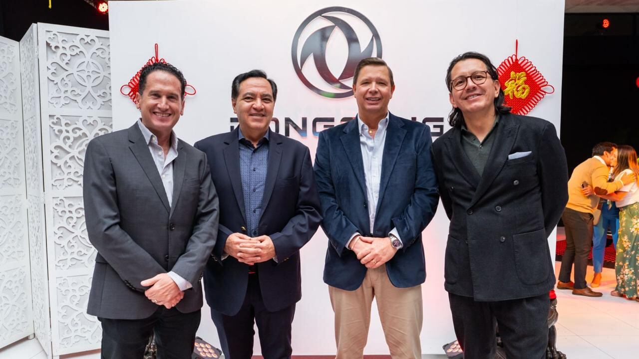 En la presentación del nuevo modelo de Dongfeng: el SUV híbrido Huge