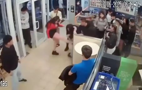La víctima fue hospitalizada tras recibir golpes en la cabeza y el rostro.