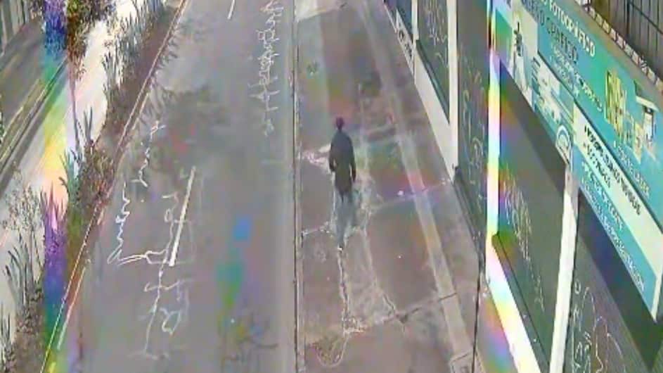 Cámaras captaron el momento en que peatón fue atropellado por un bus en la avenida 10 de Agosto, norte de Quito