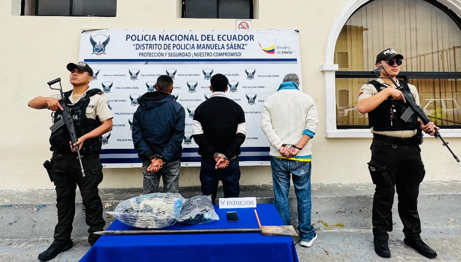 Intentaron robar una joyería en el Centro Histórico de Quito, pero los atraparon dentro del local