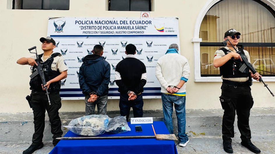 Intentaron robar una joyería en el Centro Histórico de Quito, pero los atraparon dentro del local