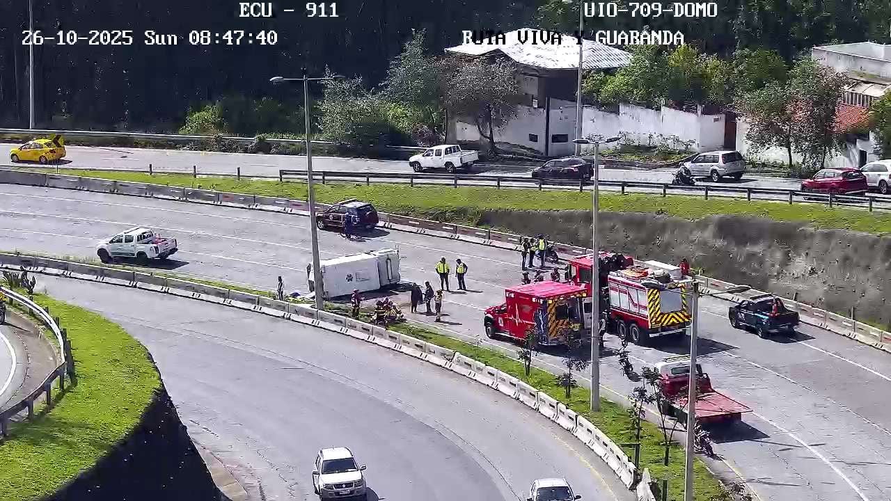 Volcamiento de camión en la Ruta Viva - Foto: ECU 911