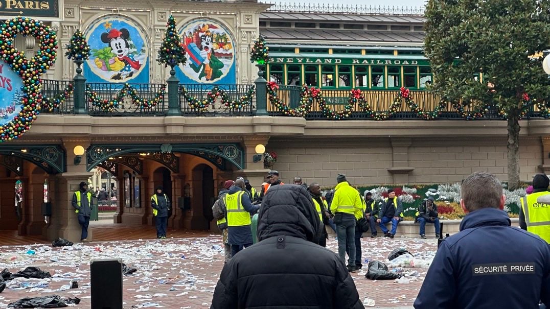 Huelga de trabajadores de limpieza en Disneyland París