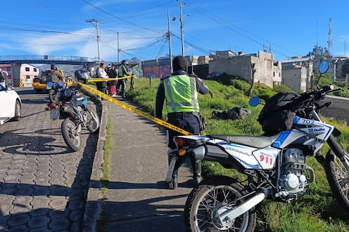 Así encontraron el cuerpo embalado junto a un mensaje en la avenida Simón Bolívar de Quito
