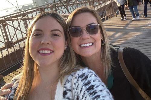 Úrsula Strenge y su hija Camila Nogales regresan a Guayaquil tras nueve meses de lucha médica