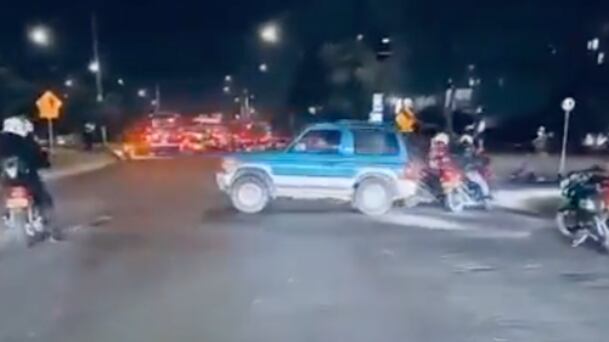 Conductor fallece tras ser linchado por motociclistas que habría atropellado - Fuente: Video de X
