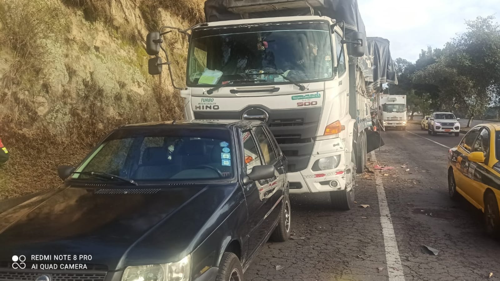 En total, siete vehículos están involucrados en accidente de tránsito en la Av. Simón Bolívar (VIDEO)