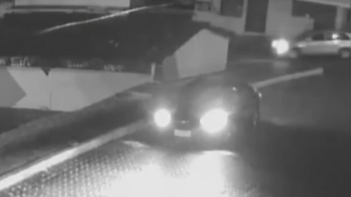 Video capta a delincuentes robando un vehículo a un ciudadano en el sur de Quito