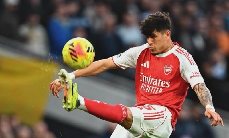 La canción de Piero Hincapié en el Arsenal ya es uno de los cánticos más coreados por los hinchas en el Emirates Stadium.