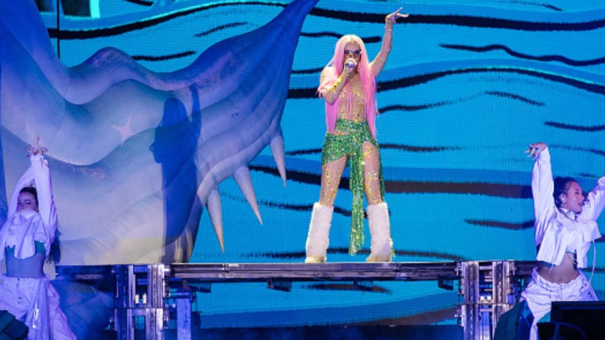 "Eres o te haces": Karol G fue fuertemente abucheada por este polémico motivo