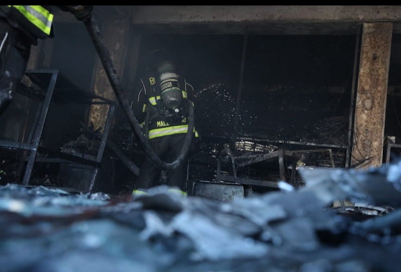 Voraz incendio consumió local de motos y llantas en el norte de Quito - Fuente: ECU 911