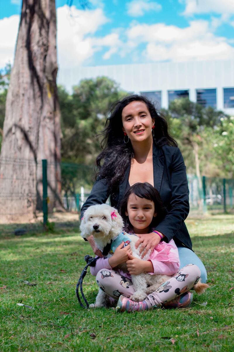 Bata junto a Gabriela y Fiorela