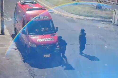 Policía da un golpe a “Los Lobos” en Quito: cae banda que robó vehículos, incluso una ambulancia de los Bomberos