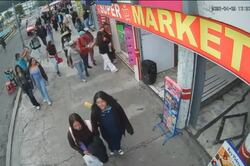 VIDEO: carameleros son captados robando por la Universidad Central en Quito