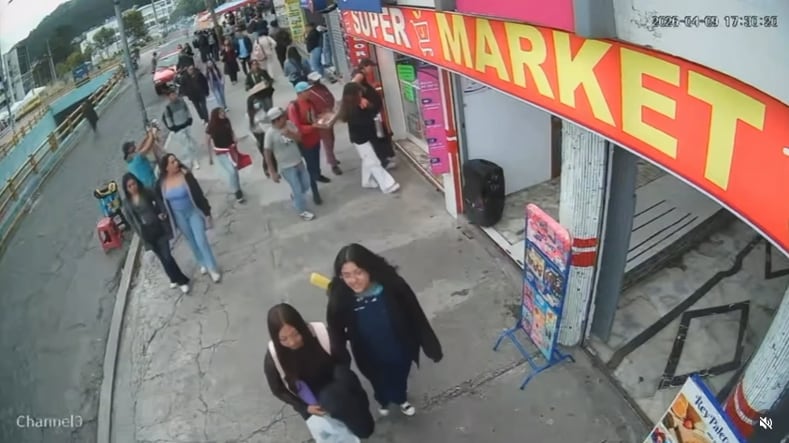 VIDEO: carameleros son captados robando por la Universidad Central en Quito