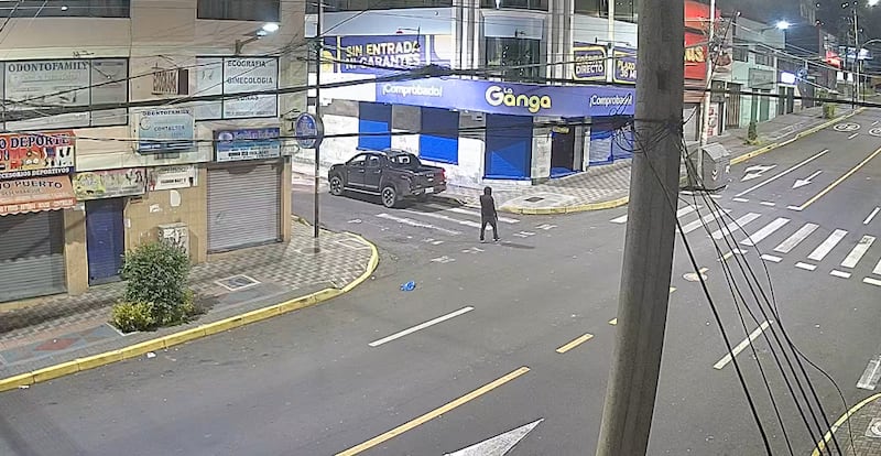 Revelan videos del momento en que delincuente fue abatido en La Michelena, al sur de Quito
