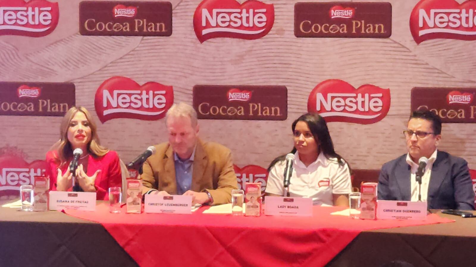 La noche del 19 de julio, Nestlé realizó en Guayaquil un homenaje a los cacaoteros ecuatorianos con el lanzamiento de su edición limitada “Nestlé Chocolatería”.