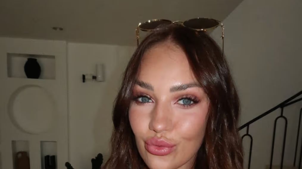 Modelo de OnlyFans gana más de USD 5.000 “solo por comer hamburguesas”. Redes sociales