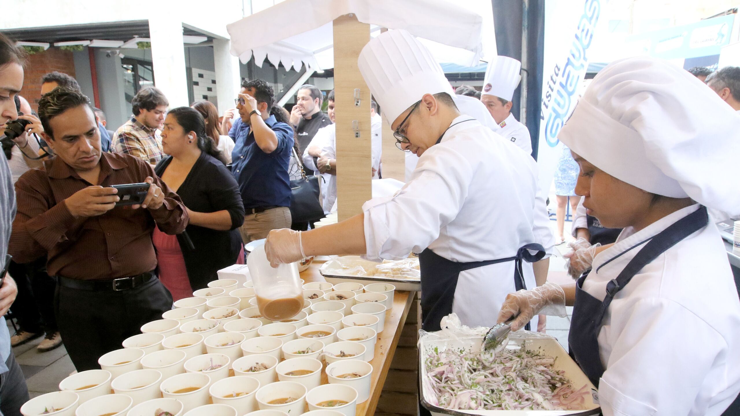 Encebollado ecuatoriano busca Récord Guinness
