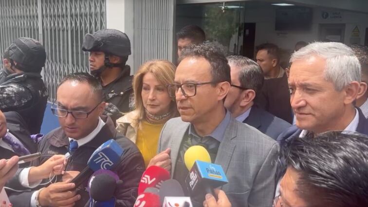 Christian Zurita entregó su celular y tres dispositivos tras solicitud de la Fiscalía.