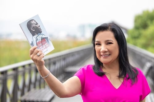 Teresa Arboleda regresó momentáneamente de su retiro para despedir a Tania Tinoco