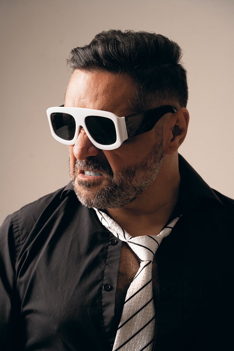 Prepárese para ser contagiado por el talento del gran Luis Rueda.