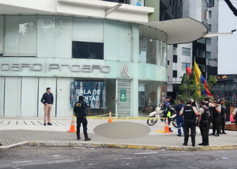 Lo que se sabe del hombre que se lanzó de un edificio en el norte de Quito.