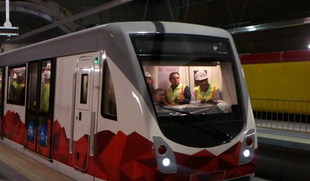 Falla en sistema de comunicaciones paraliza el Metro de Quito