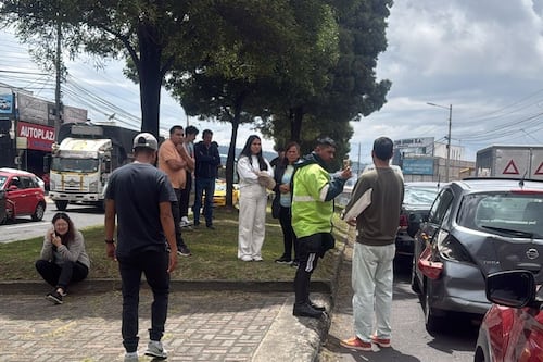 Colisión entre cuatro vehículos deja dos heridos en la Eloy Alfaro