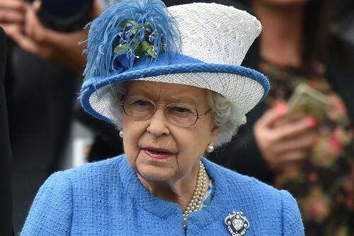 Vea el acta de defunción de la reina Isabel II: Murió por “vejez”