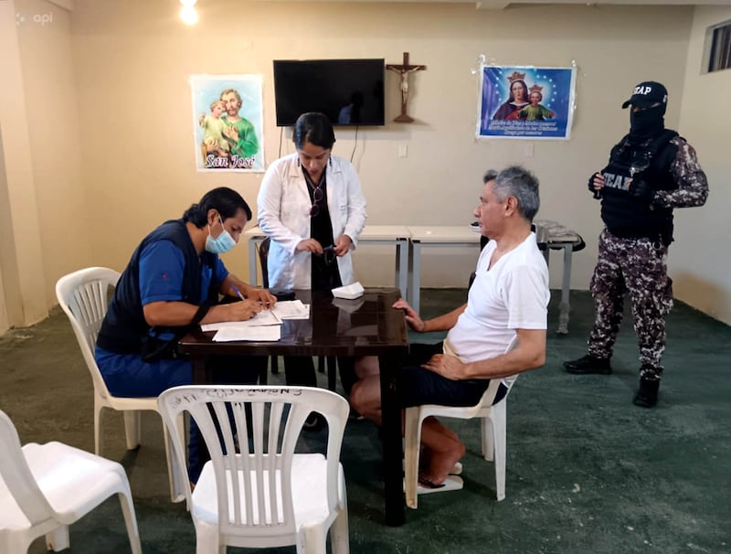 Jorge Glas durante los exámenes médicos y psicológicos a su regreso a La Roca