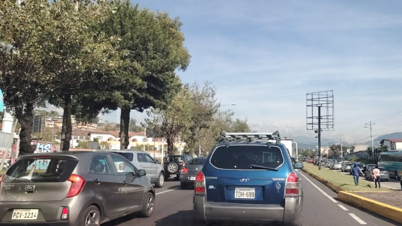 Tráfico en la autopista General Rumiñahui