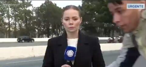 Beatriz Casadei muestra su asombro tras perder su celular en un robo exprés frente al CDP de São Paulo.