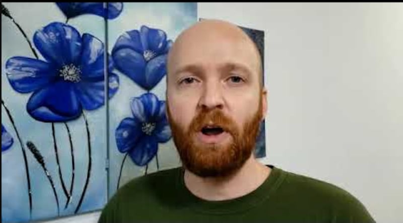 Descubrió que tenía cáncer cuando se rasuró la barba; primer síntoma que descubrió