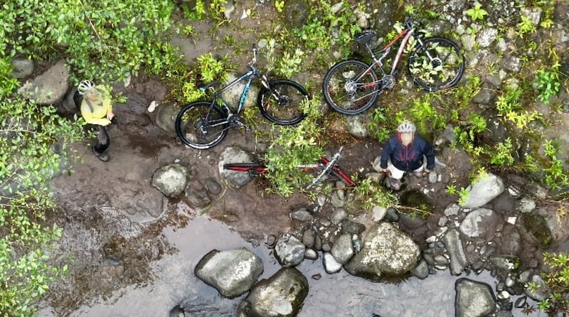 Seis personas extraviadas fueron localizadas tras operativo de rescate entre Lloa y Mindo