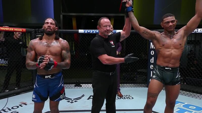 Michael Morales venció a Max Griffin